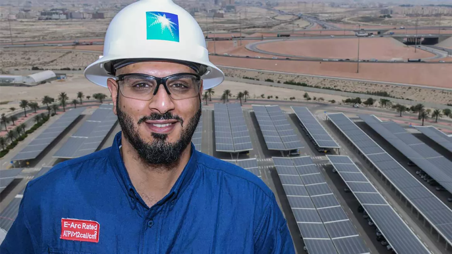 توفّر ألواح الطاقة الشمسية في مبنى المدرا الظل لـ 4.500 مركبة بينما تزوّد مكاتب المبنى بالطاقة – أرامكو السعودية