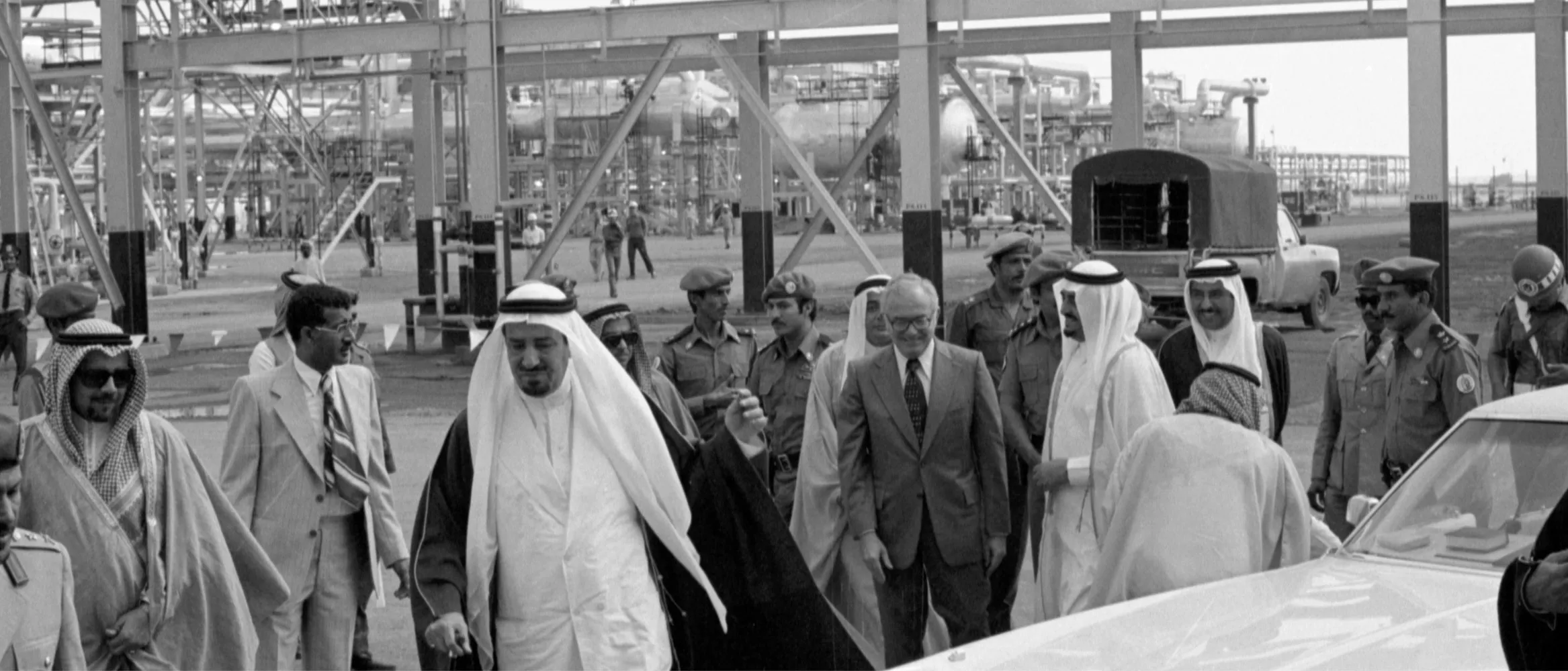 الملك خالد *بن عبد العزيز آل سعود* في زيارة تفقدية لمعمل الغاز في البري 1977
