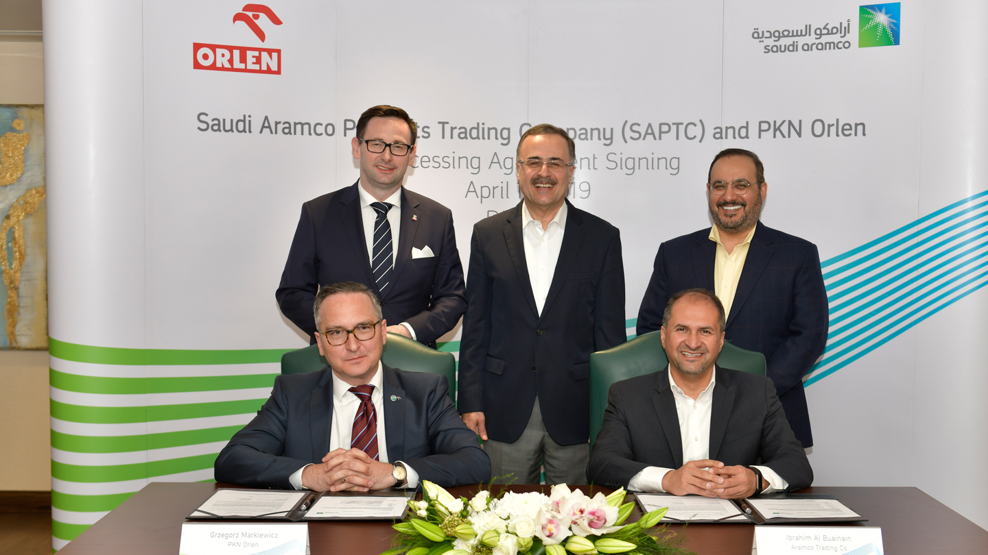 Aramco & PKN Orlen signing ceremony group picture